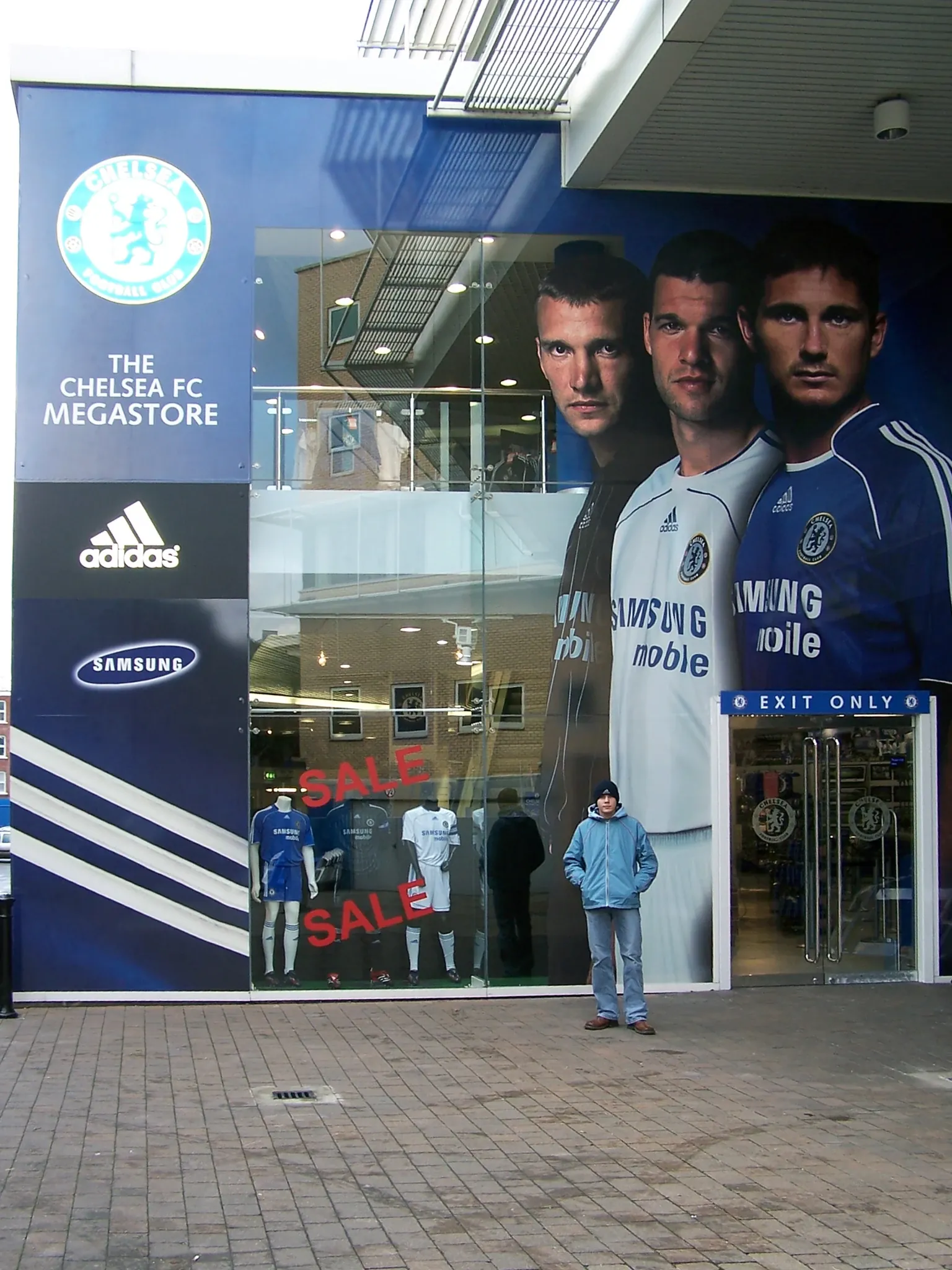 Chelsea FC Megastore — Stamford Bridge Londyn Chelsea FC Megastore przy stadionie Stamford Bridge w Londynie — sklep kibica