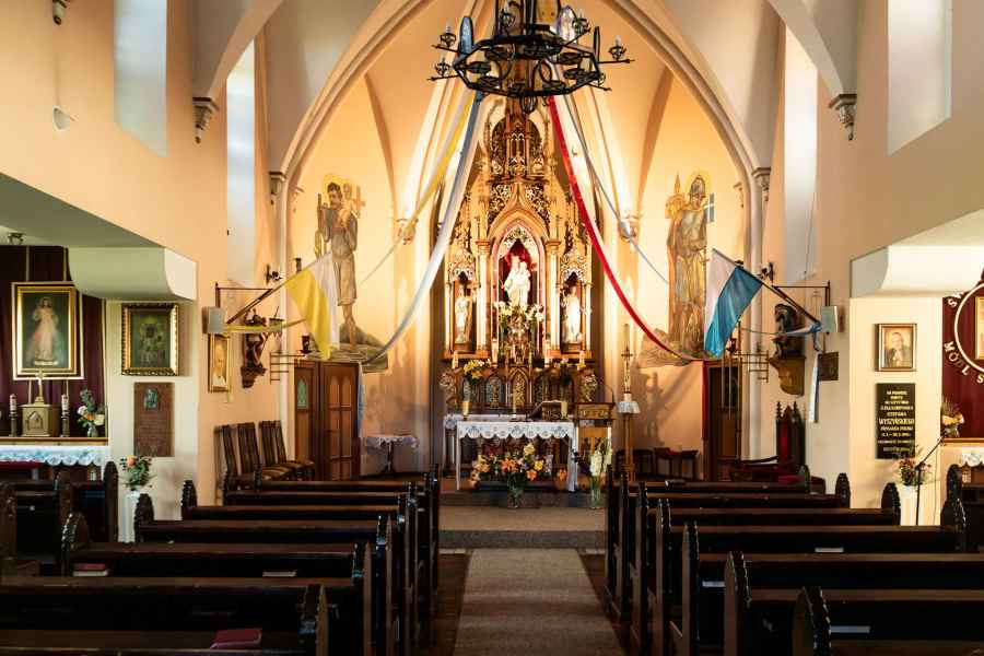 Kaplica Matki Boskiej Krolowej Pokoju oltarz
